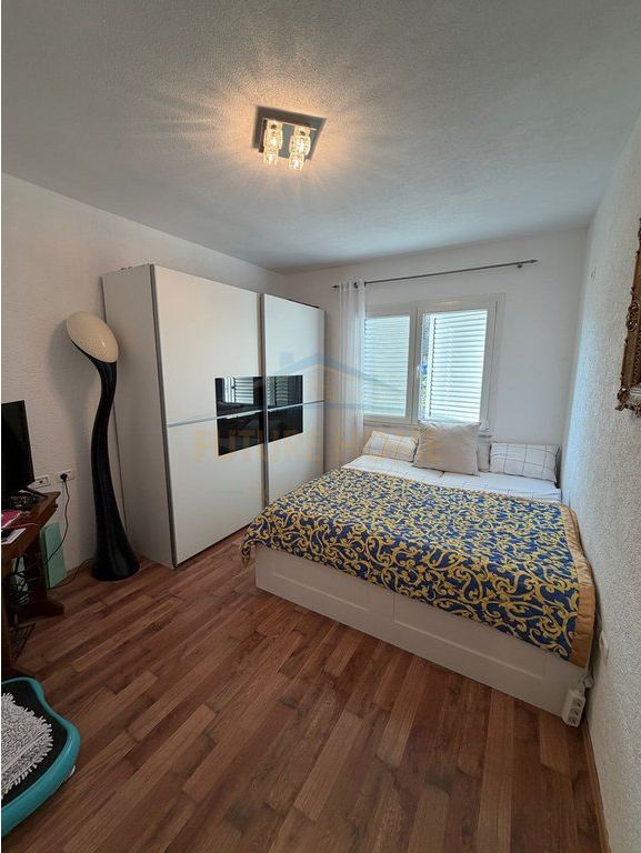 Shitet, Apartament 2+1+2, Fresk