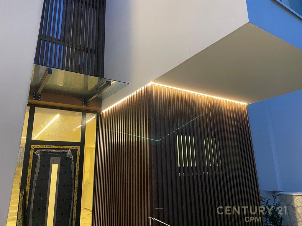 3-storey villa for sale at Perla Residence in Mjull - Bathore 750,000 €