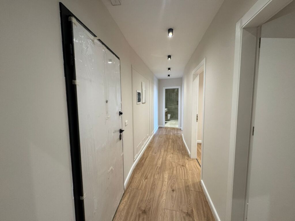 Office space for rent at Lake View Residence 1600€