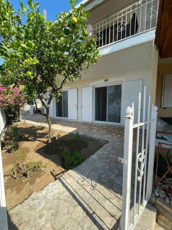 Maisonette në fshatin Piqeras