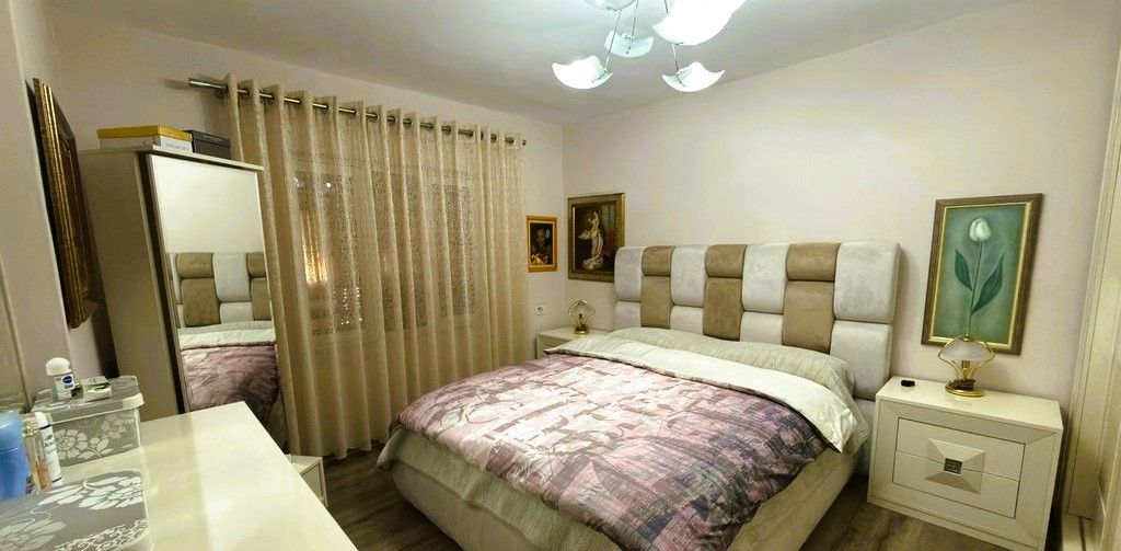 Shitet apartament 2+1+2 tek Rruga Naim Frasheri