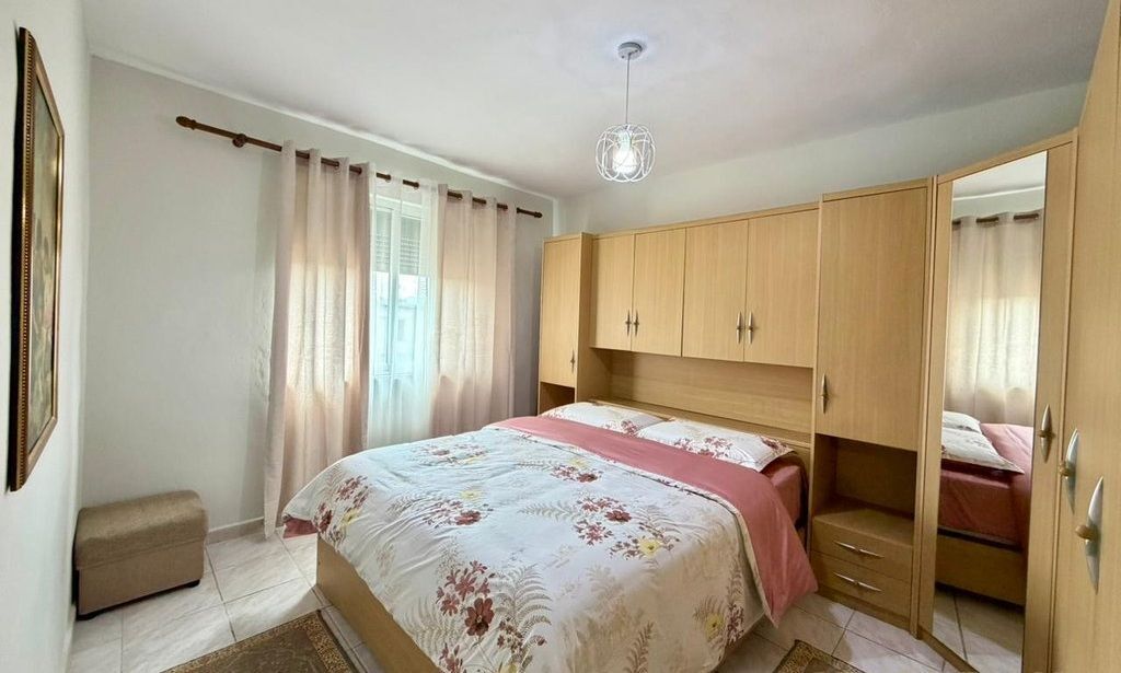 affittasi 2+1 a xhamllik