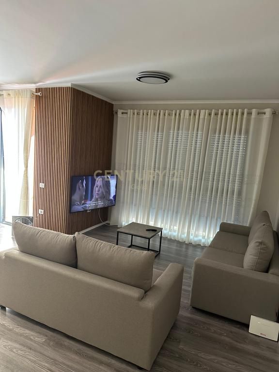 JEPET ME QIRA APARTAMENT 2+1+2 + POST PARKIMI TEK KOMPLEKSI ASL !