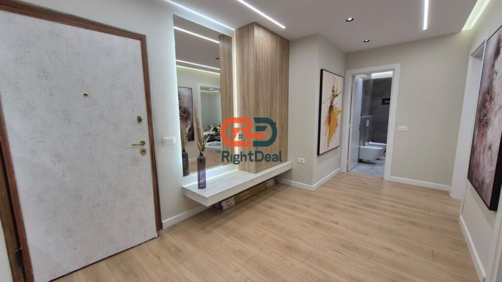 At Zogu I Zi, Super Apartment 2+1 For Sale With Spacious Areas And Newly Renovated!!!