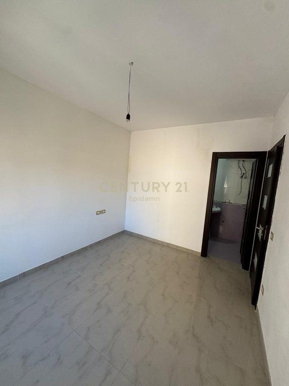 Appartamento 2+1+2 In Affitto nel Centro di Durrës !