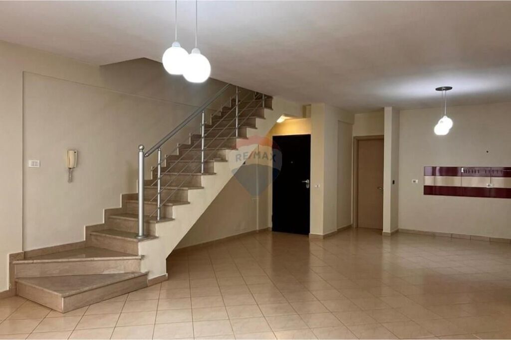 Dupleks in vendita a Kodra e Diellit!