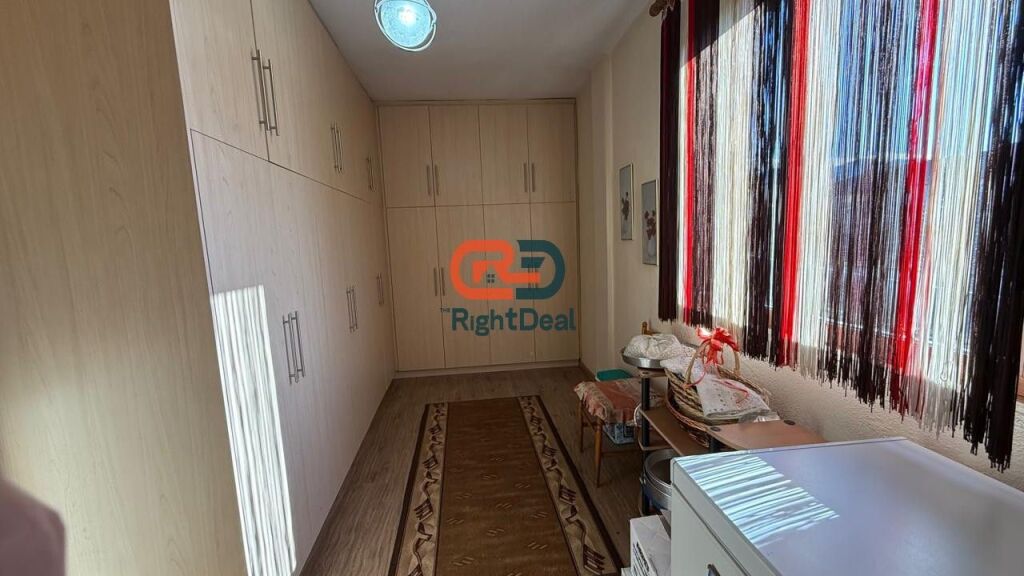 A Korce, Villa su 3 Piani in Vendita, Ideale per Abitare e Investire!