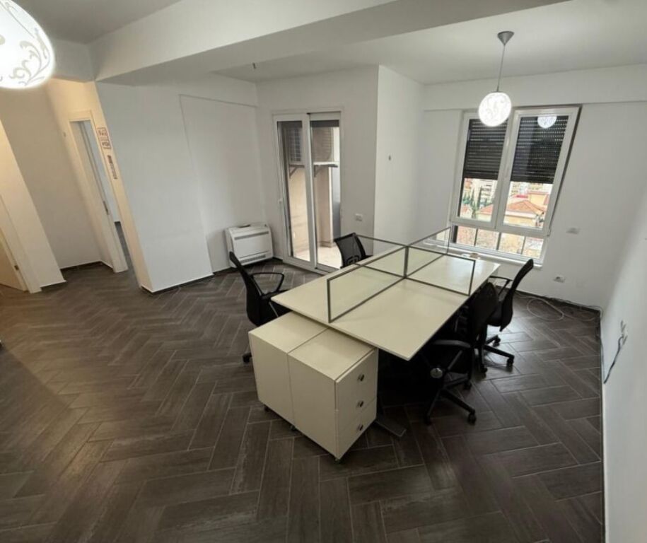 Jepet me qera ambjent per zyra ne Myslym Shyr