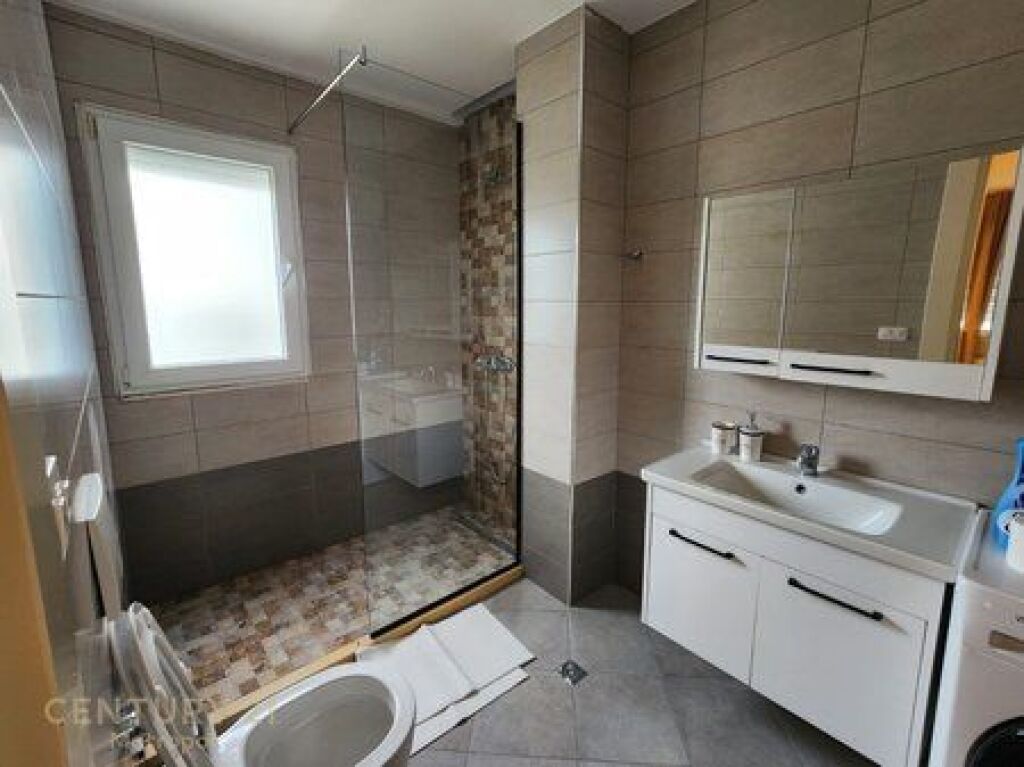 Apartament 3+1+2 tualete per qira Kopshti Botanik!