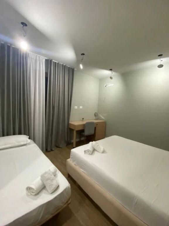 🏨 SHITET HOTEL NE VLORË TEK UJI I FTOHTE