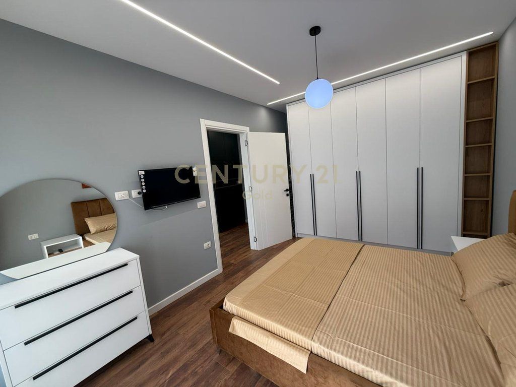 JEPET ME QERA APARTAMENT MODERN TE KOMPLEKSI FIORI DI BOSKO!