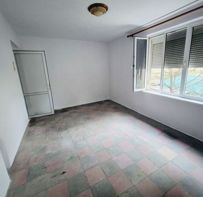 Appartamento 1+1 in vendita – Via Kavajës, vicino a Garden Building!