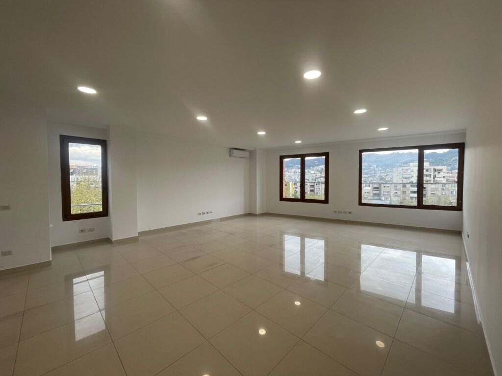 Ufficio in Affitto presso Hilton Garden Inn, Delijorgj