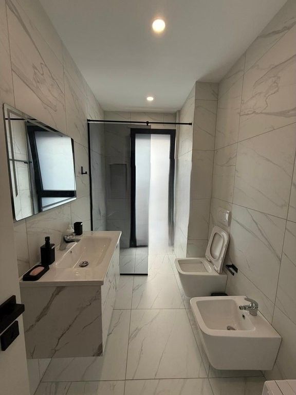 Aprtament 1+1+Post Parkimi, për qira në rrugën “5 Maji”