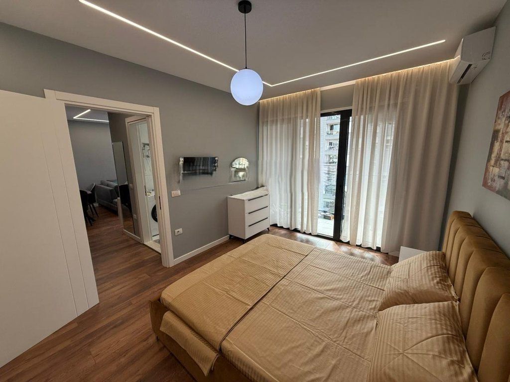 JEPET ME QERA APARTAMENT MODERN TE KOMPLEKSI FIORI DI BOSKO!