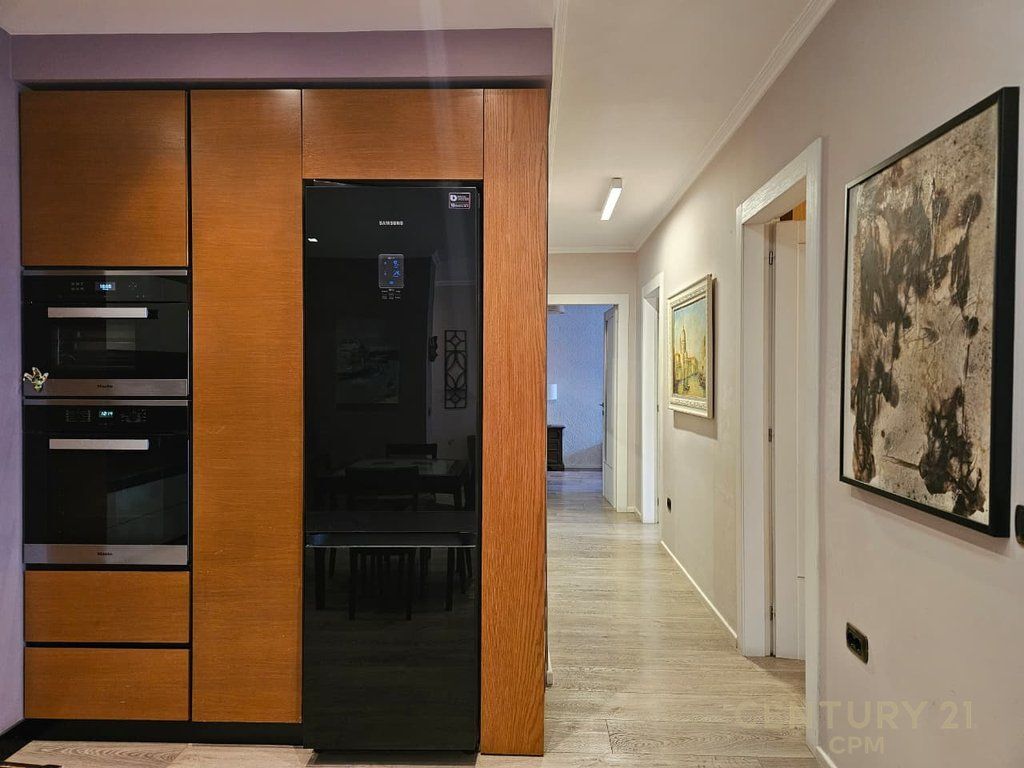 Shitet super Apartament 3+1+2 perball Delijorgjit! 299,000 €