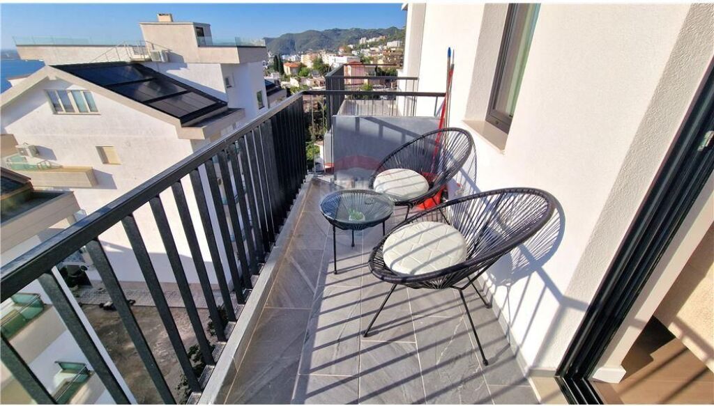 Apartament ne shitje , Uji i Ftohte