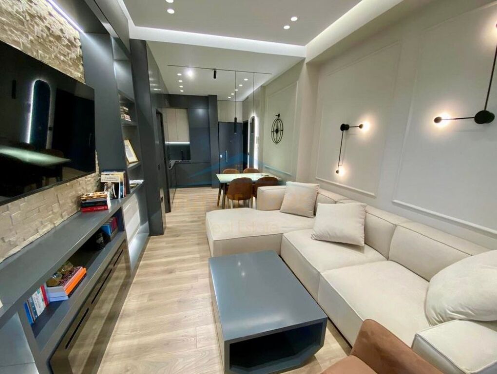 Affitto, Appartamento 1+1, Via Kavajes, Tirana.