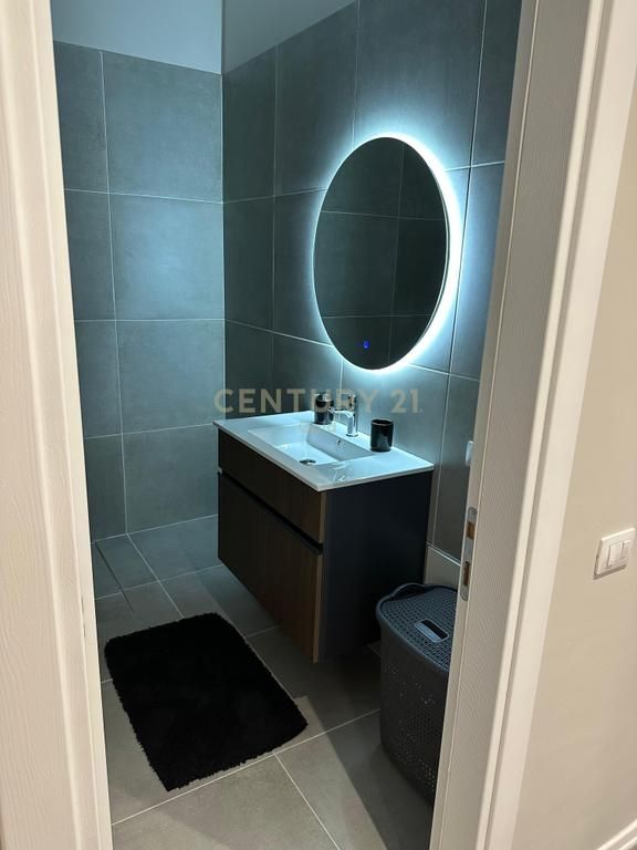 JEPET ME QIRA APARTAMENT 2+1+2 + POST PARKIMI TEK KOMPLEKSI ASL !