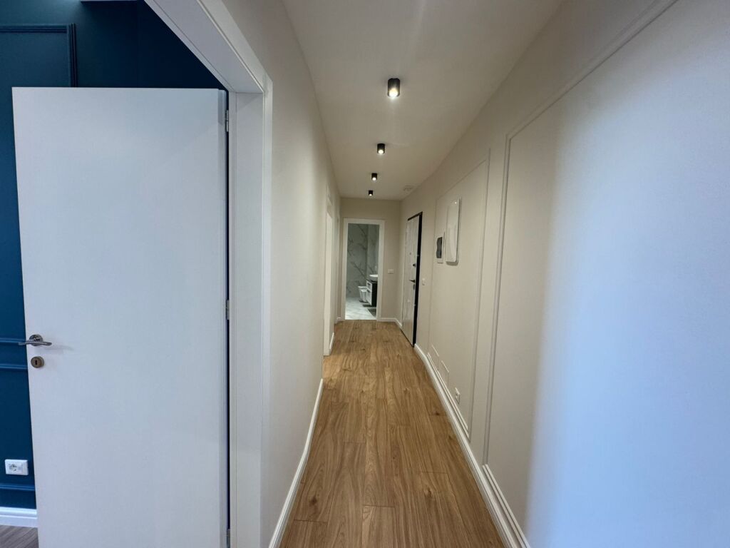 Office space for rent at Lake View Residence 1600€