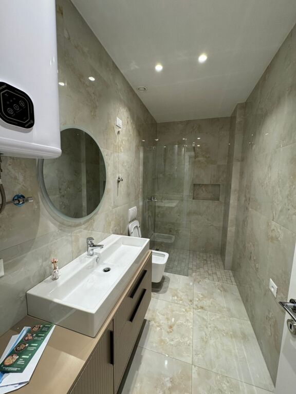 Office space for rent at Lake View Residence 1600€