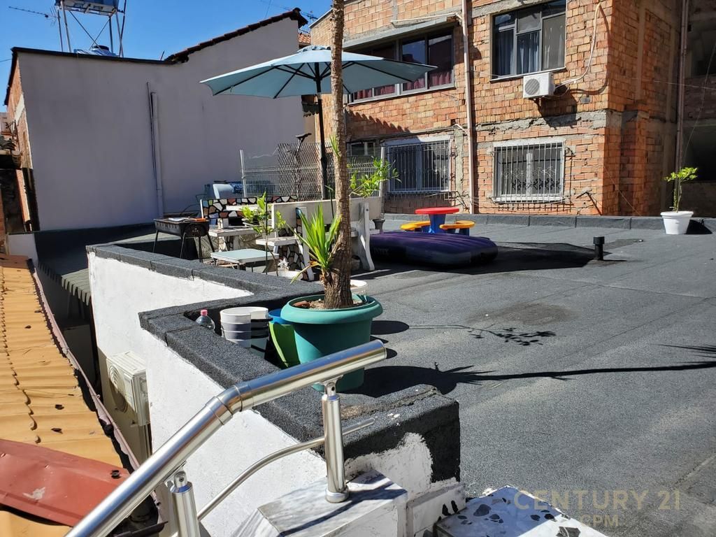 Shitet Ndërtesë + Truall pranë Shkollës "Sami Frashëri" – Mundësi Ideale për Banim ose Investim 300,000 €