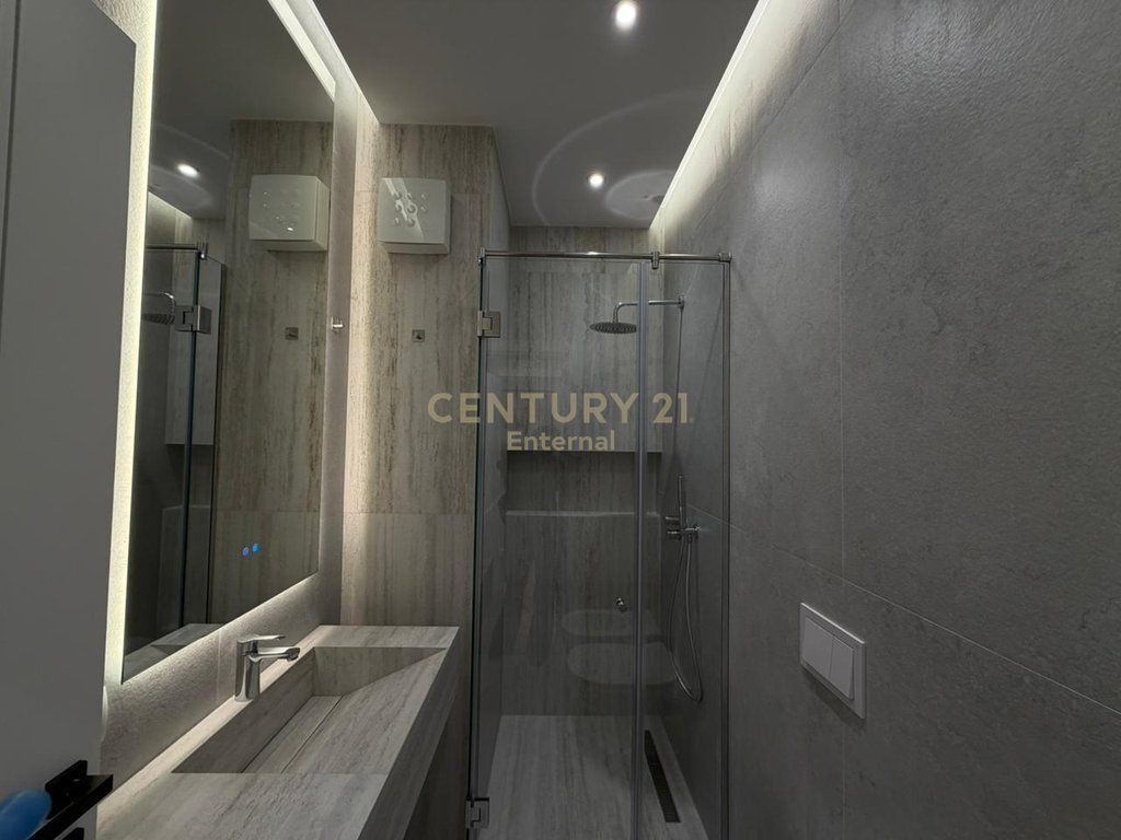 Super Appartamento 2+1+2 in Affitto presso Golden Tower – Via Mine Peza, Tirana