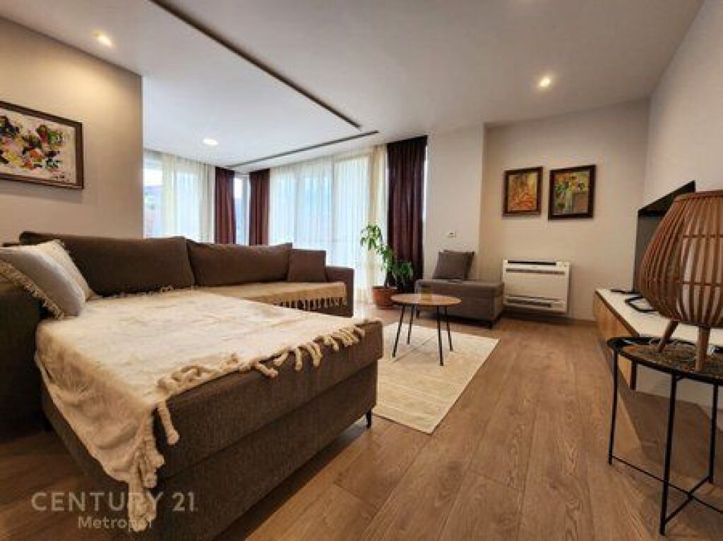 Apartament 3+1+2 tualete per qira Kopshti Botanik!