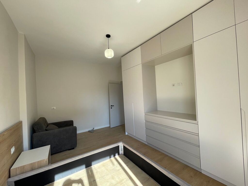 Apartament 1+1 me qera tek Rruga e Durrësit, Ish Ambasada Jugosllave