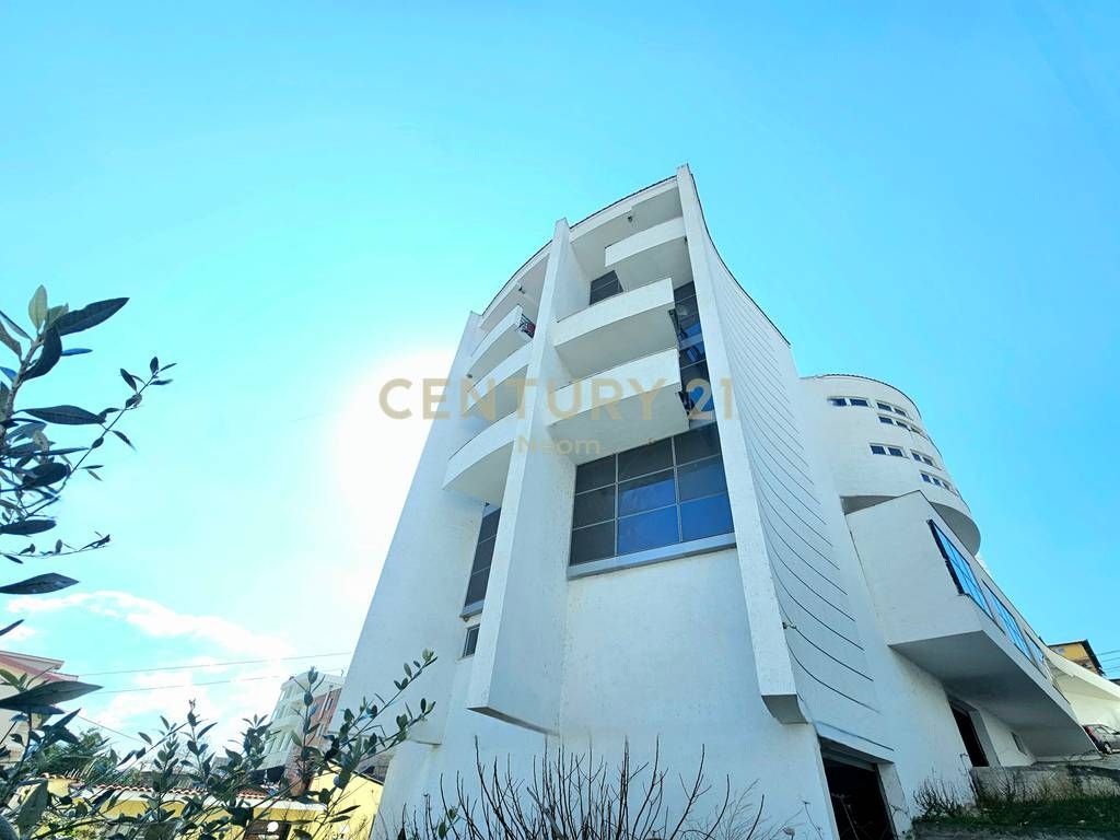 Multifunctional building for rent in Sauku i Ri