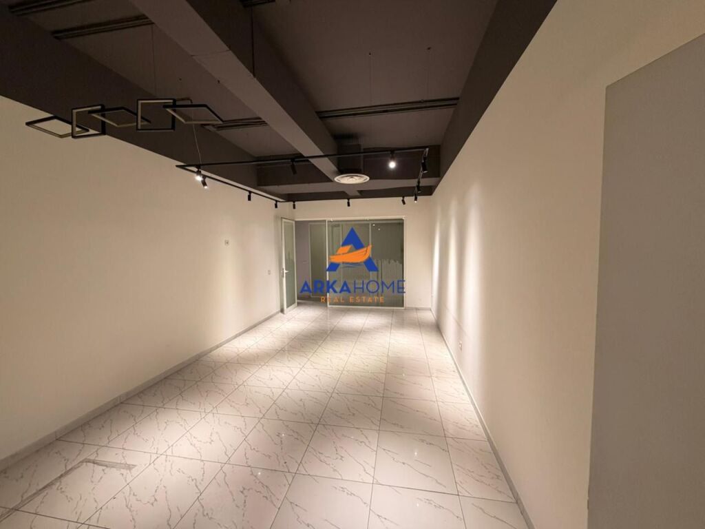 JEPET ZYRE ME QERA 370M2 "TE CASA ITALIA" 3700 EURO (I DISKUTUESHEM)