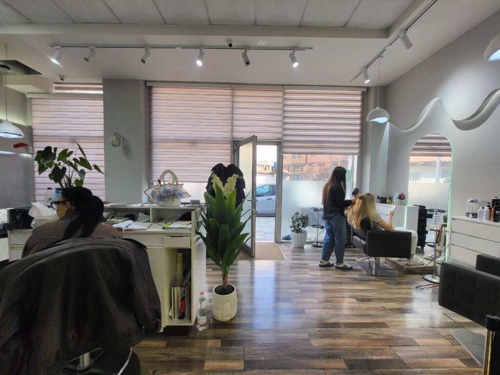 Ambient ne shitje Rruga e Barrikadave