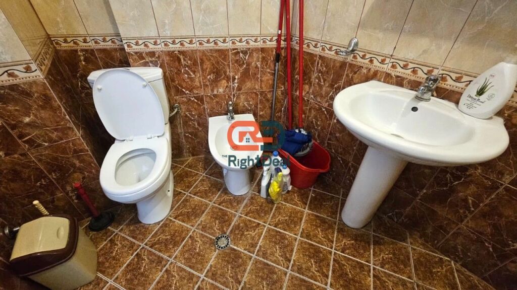 Prane Rr. Barikadave Jepet me Qira Apartament 2+1 Totalisht I Mobiluar!!!