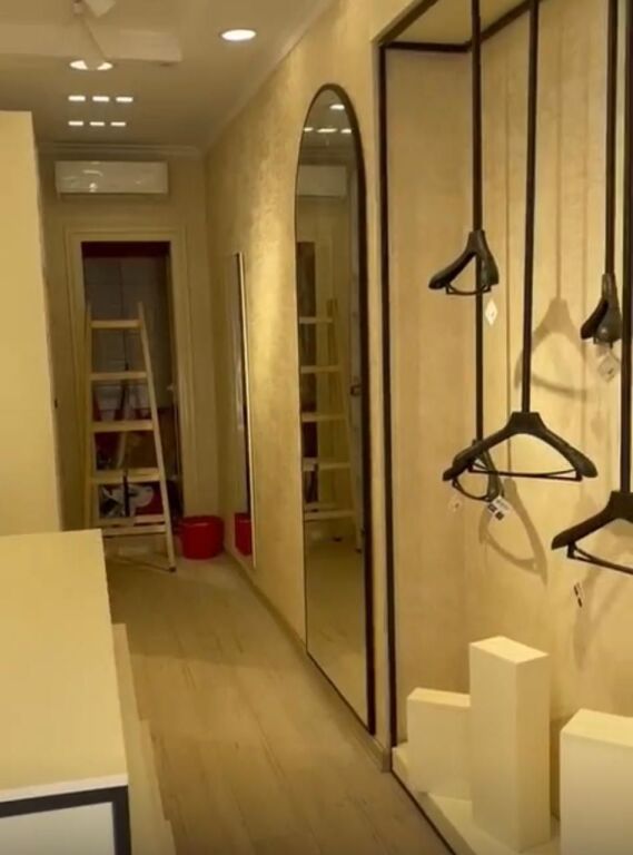 NEGOZIO IN VENDITA VICINO A MYSLYM SHYRI