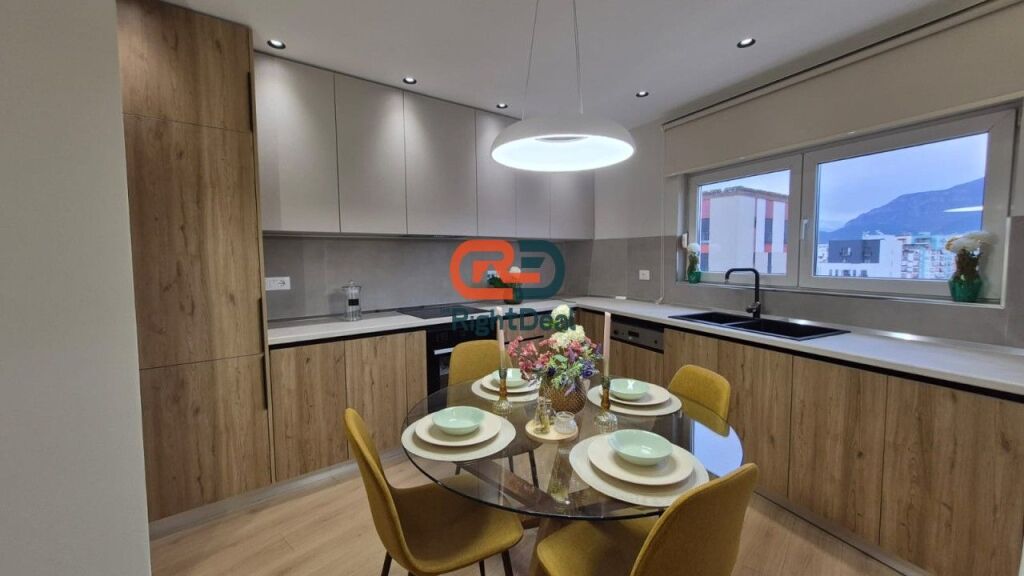 At Zogu I Zi, Super Apartment 2+1 For Sale With Spacious Areas And Newly Renovated!!!