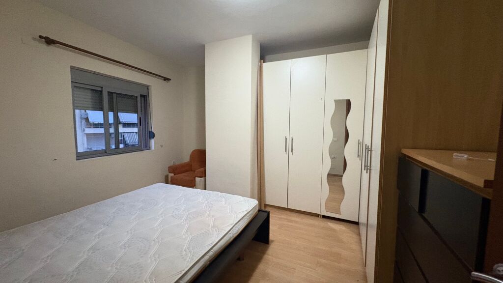Shitet Apartament 2+1 tek Dy Palmat Astir