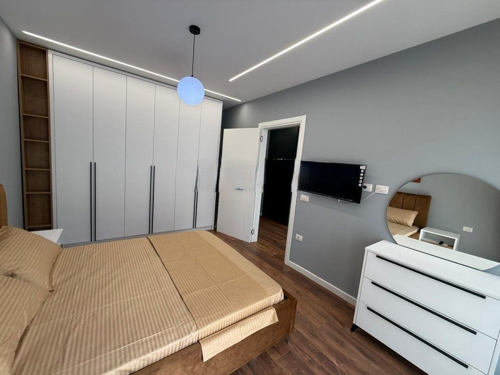 JEPET ME QERA APARTAMENT MODERN TE KOMPLEKSI FIORI DI BOSKO!