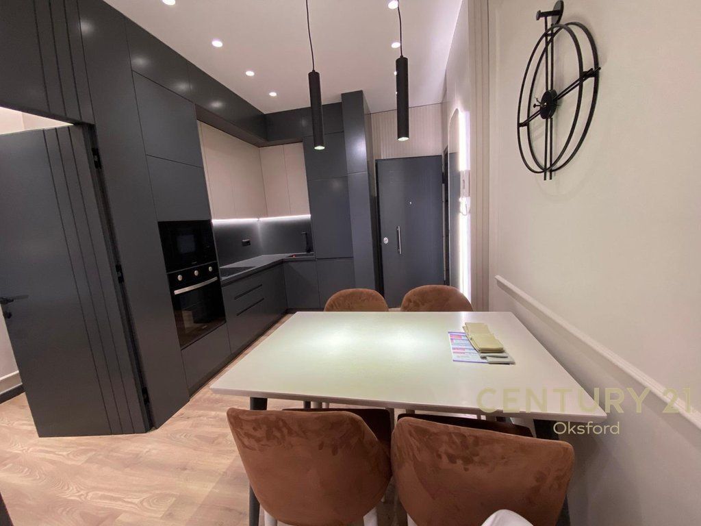 JAPIM ME QIRA APARTAMENT 1+1, TEK TIRANA GARDEN BUILDING NE RRUGEN E KAVAJES!