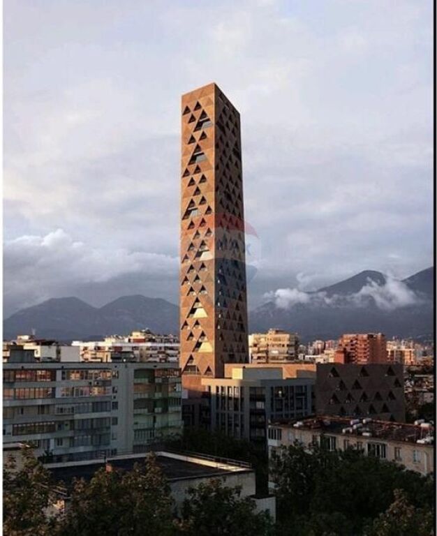 Shitet Apartament 2+1+2 në Tirana Tower Porcelan