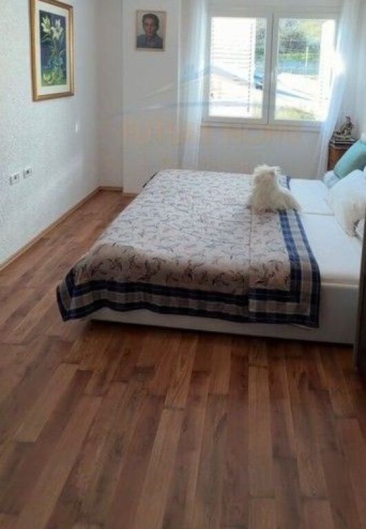 Shitet, Apartament 2+1+2, Fresk