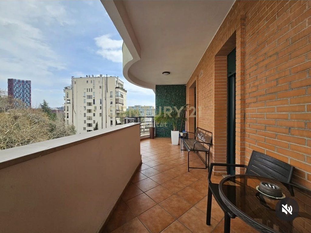 Shitet zyrë elitare në zemër të Bllokut!