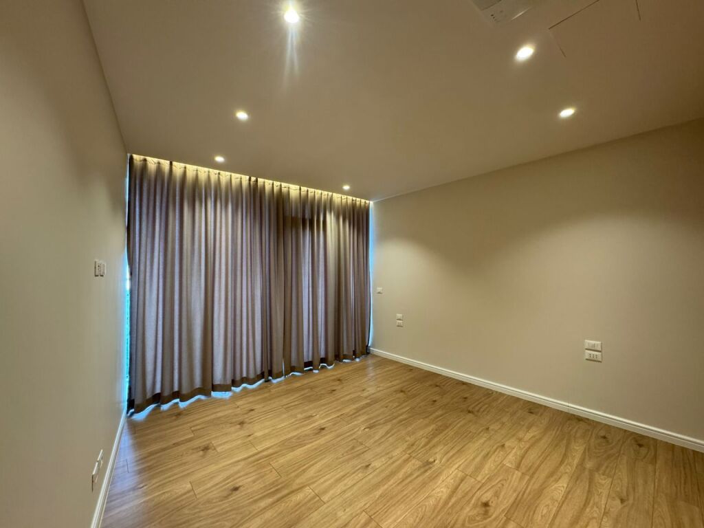 Office space for rent at Lake View Residence 1600€