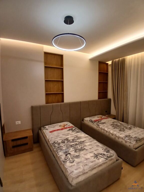 VILLA 3 FLOORS FOR RENT "FARKE" 250000 LEKE (GROSS)