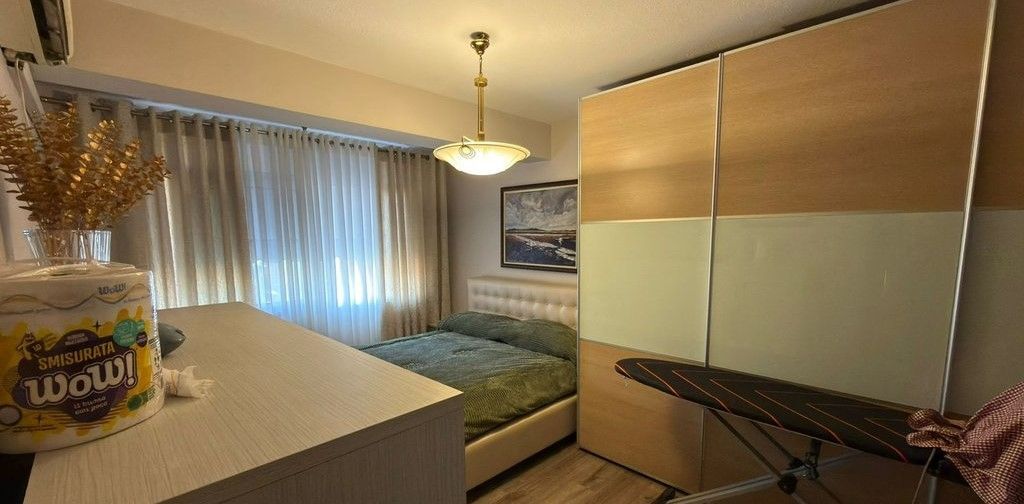 Vendesi in vendita 2+1+2 in Via Naim Frasheri