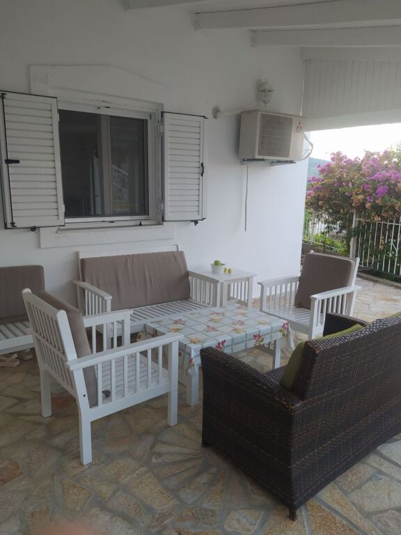 Maisonette në fshatin Piqeras