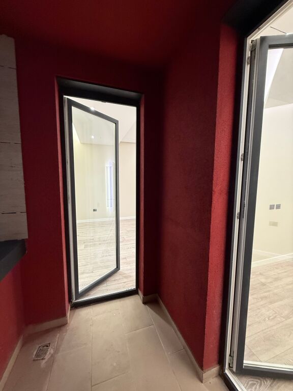 Apartament 2+1+ parkim për qira – i përshtatshëm për biznes (kati 2)