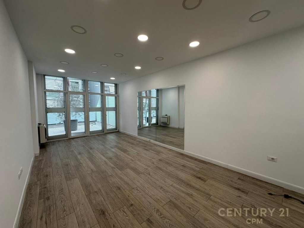 Ambient Per Qira Tek Kika 2 Komuna E Parisit 4,500 € /Muaj