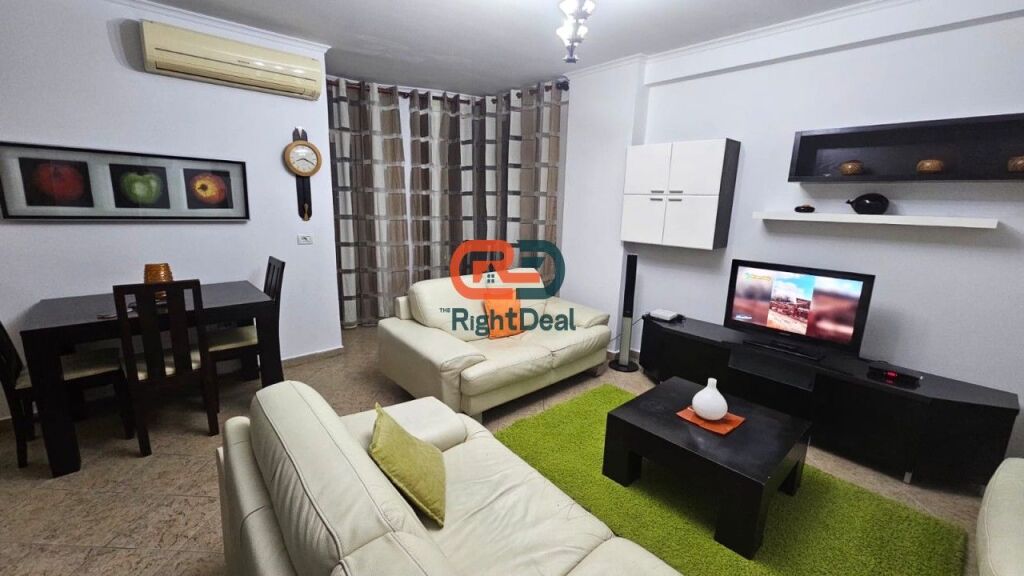 Prane Rr. Barikadave Jepet me Qira Apartament 2+1 Totalisht I Mobiluar!!!