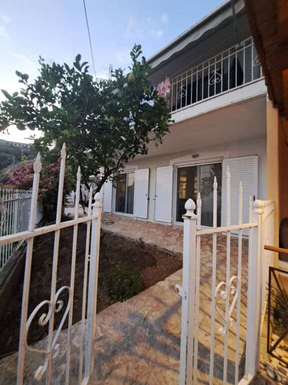 Maisonette në fshatin Piqeras