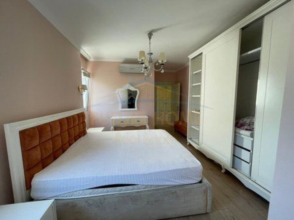 Affitto Appartamento 3+1+2+2 Posti Auto, Lago Secco, Tirana